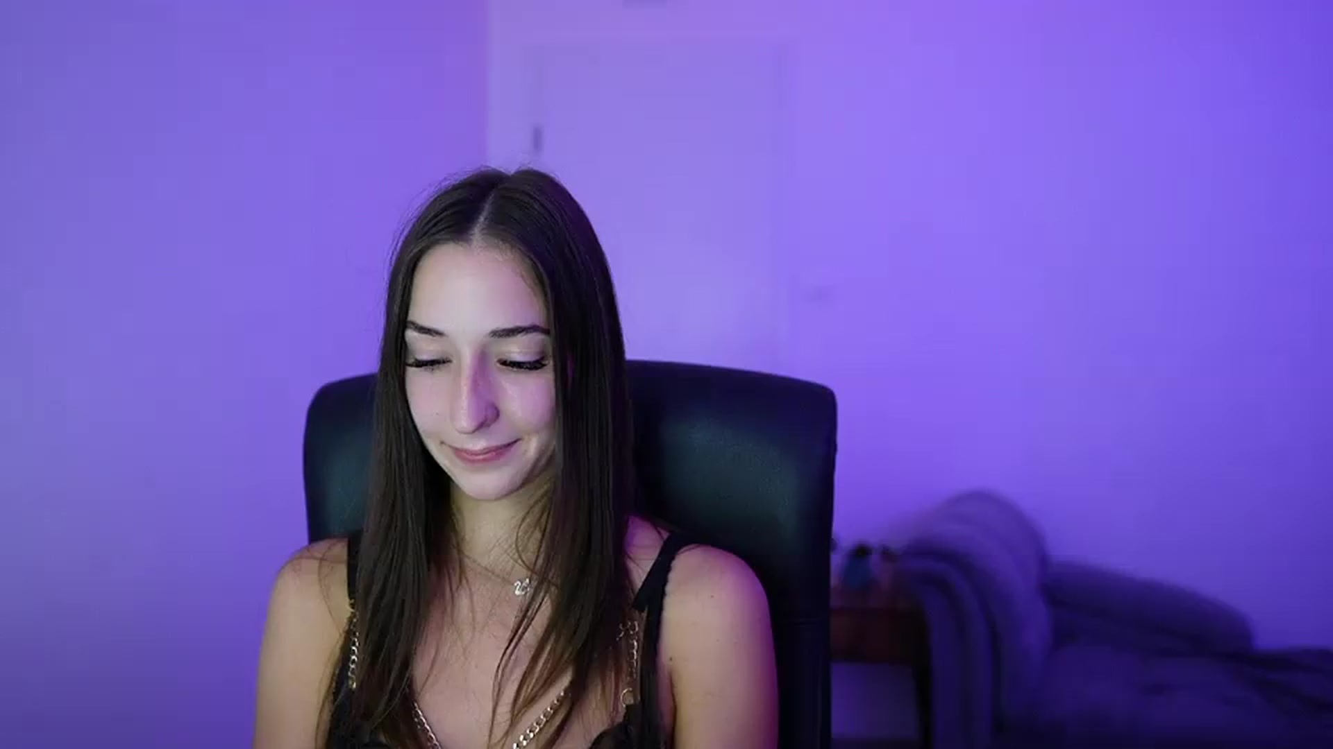 Gallery image thumbnail from Brunettte_18's myfreecams stream on, 07/06/2026, 21:07 image 16 of 20