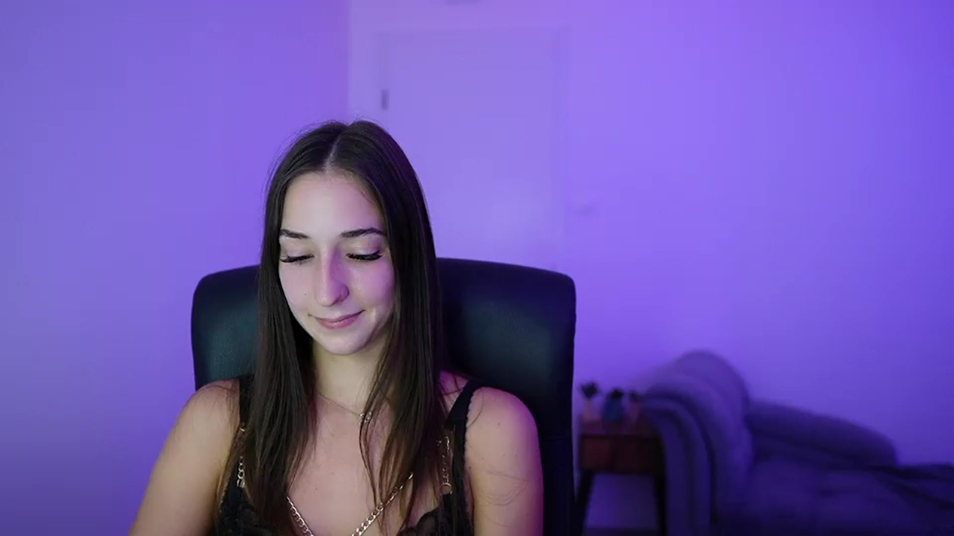 Gallery image thumbnail from Brunettte_18's myfreecams stream on, 07/06/2026, 21:07 image 1 of 20