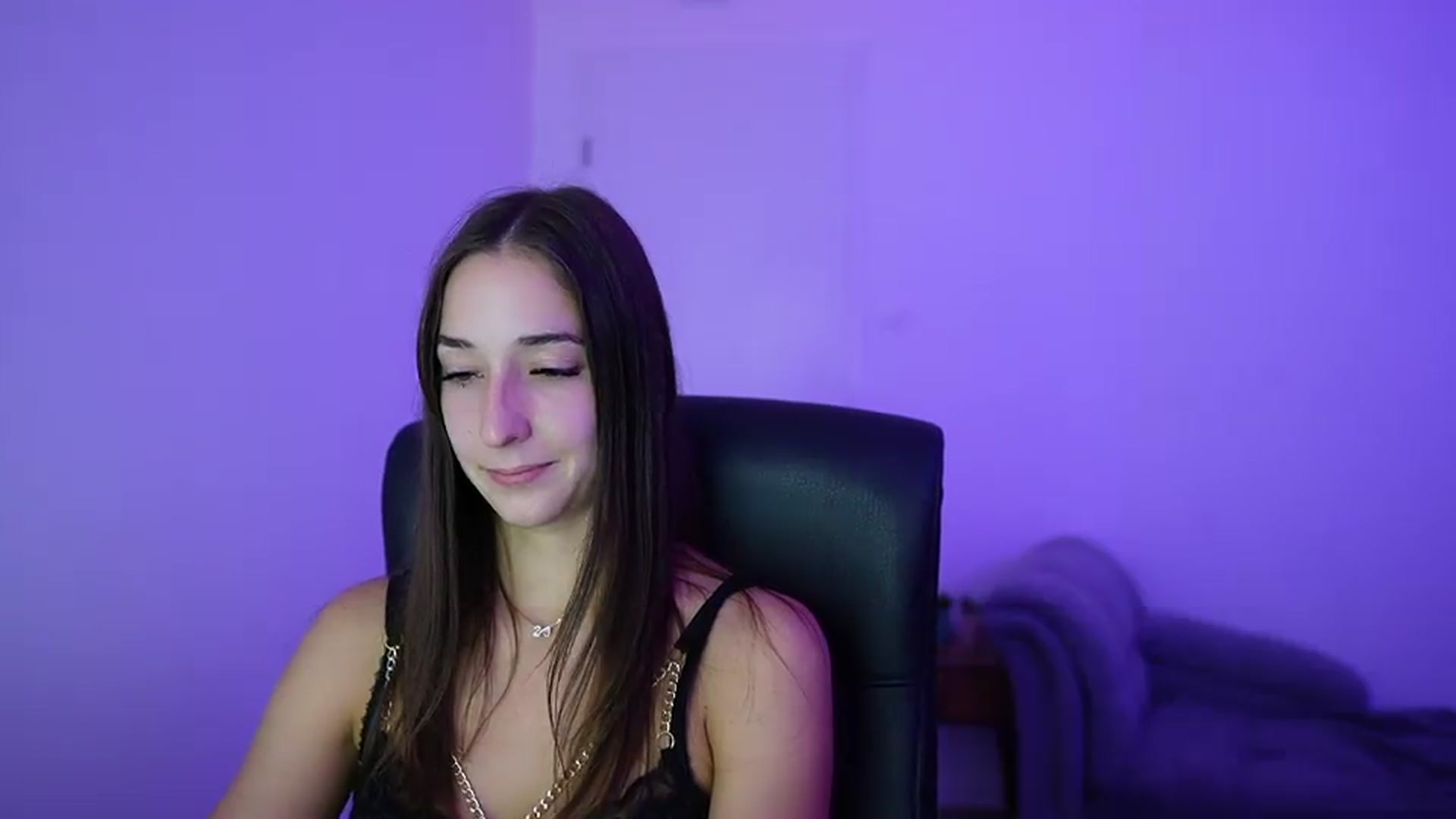 Gallery image thumbnail from Brunettte_18's myfreecams stream on, 07/06/2026, 23:43 image 8 of 20