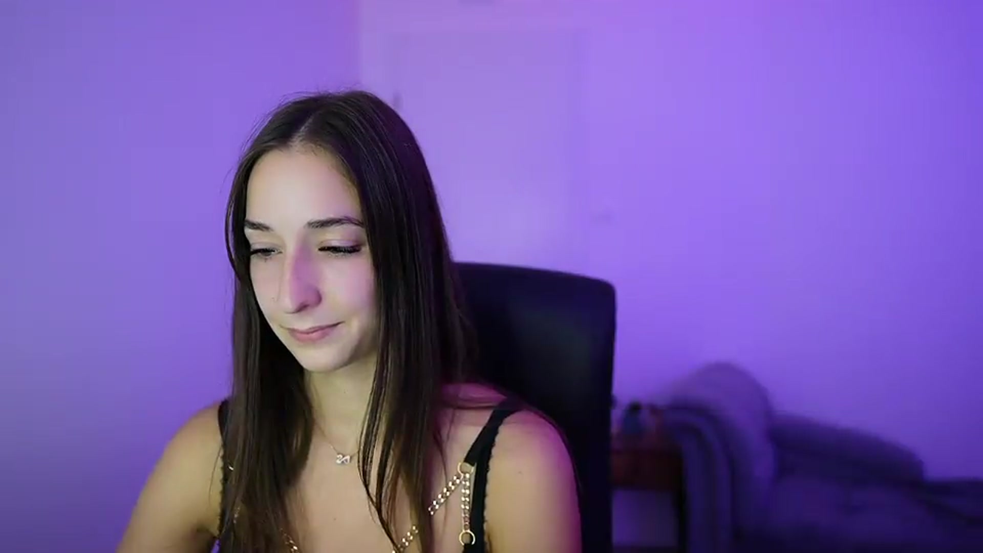 Gallery image thumbnail from Brunettte_18's myfreecams stream on, 07/06/2026, 23:43 image 16 of 20