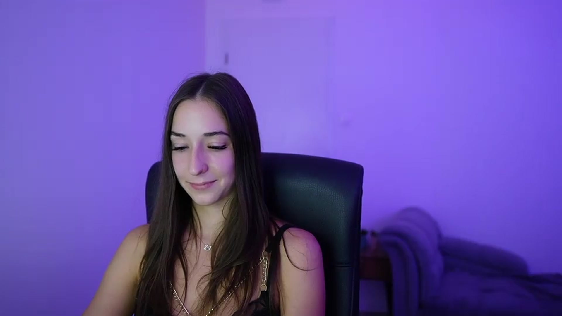 Gallery image thumbnail from Brunettte_18's myfreecams stream on, 07/06/2026, 23:43 image 2 of 20