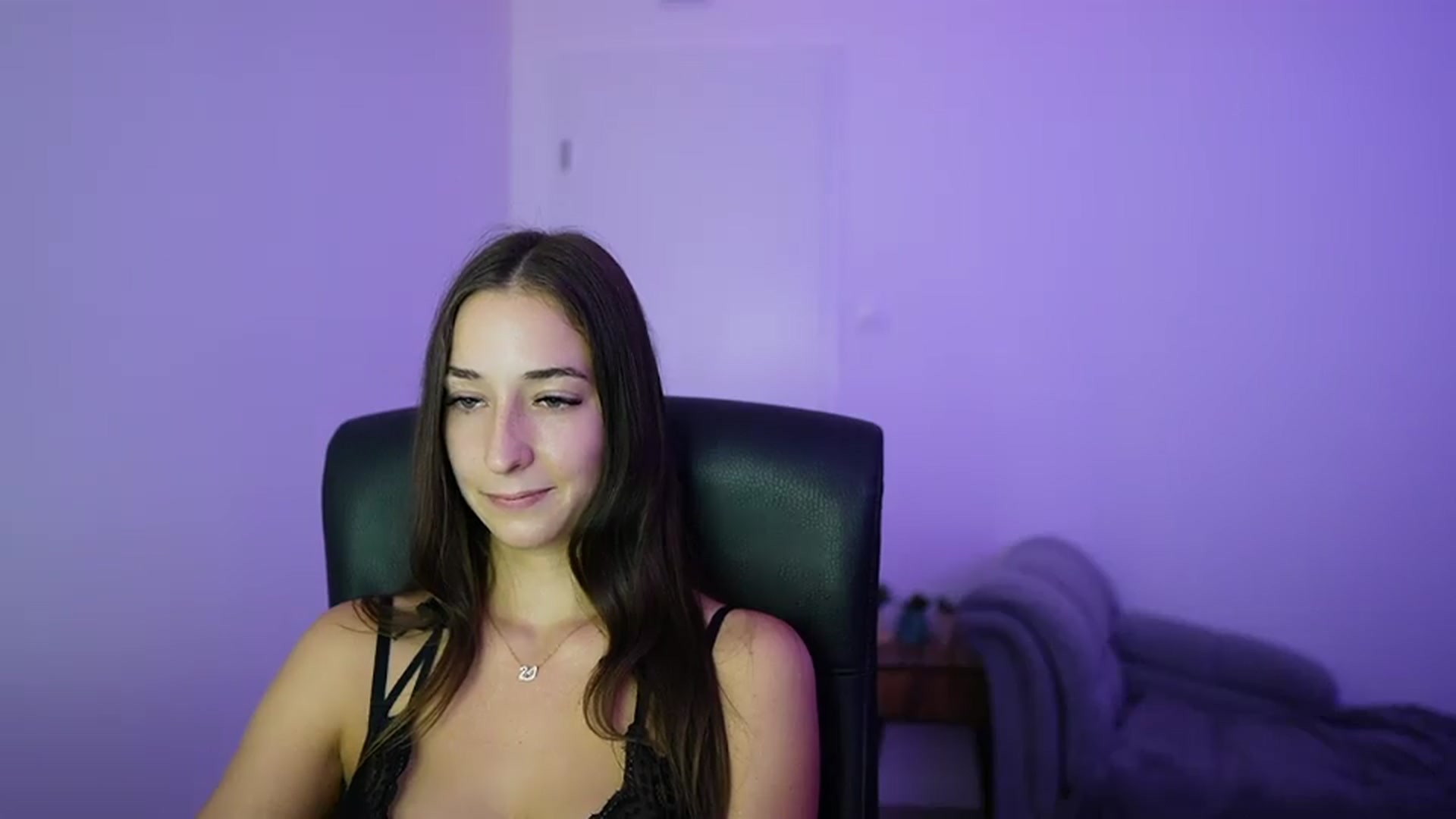 Gallery image thumbnail from Brunettte_18's myfreecams stream on, 07/07/2026, 17:44 image 6 of 20