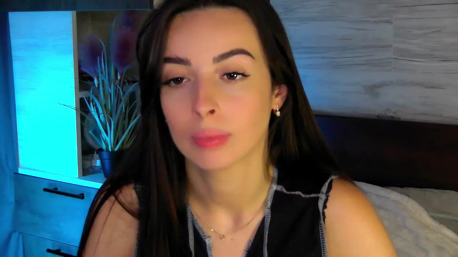 Gallery image thumbnail from Brunnett_Cute's myfreecams stream on, 08/16/2023, 16:47 image 3 of 20