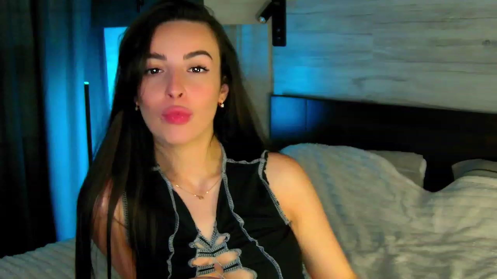 Gallery image thumbnail from Brunnett_Cute's myfreecams stream on, 08/16/2023, 16:47 image 19 of 20