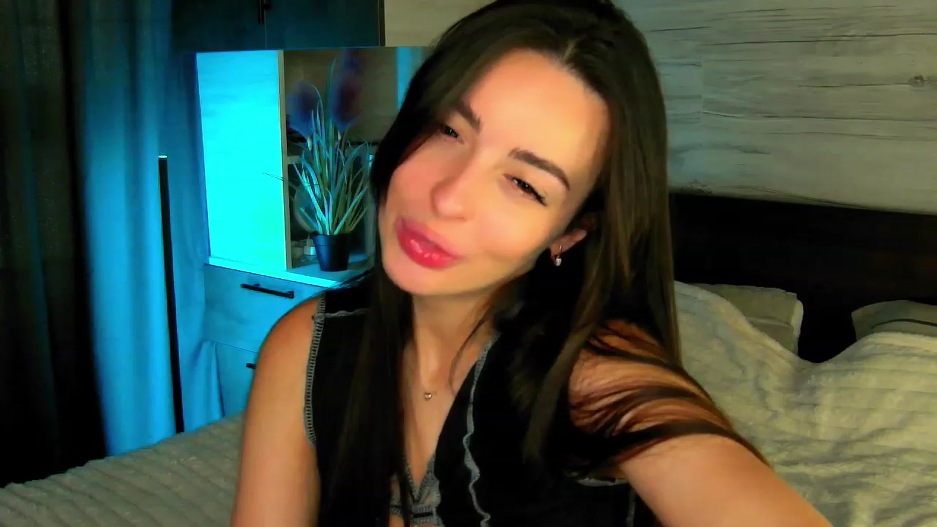 Gallery image thumbnail from Brunnett_Cute's myfreecams stream on, 08/16/2023, 16:47 image 18 of 20
