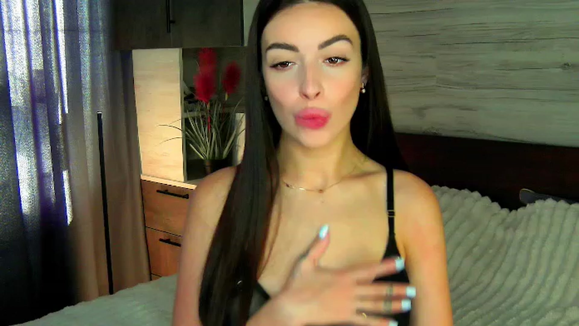 Gallery image thumbnail from Brunnett_Cute's myfreecams stream on, 08/22/2023, 15:14 image 7 of 20
