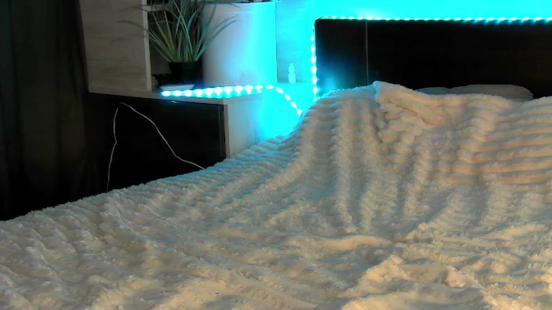 Gallery image thumbnail from Brunnett_Cute's myfreecams stream on, 10/27/2023, 16:31 image 8 of 20