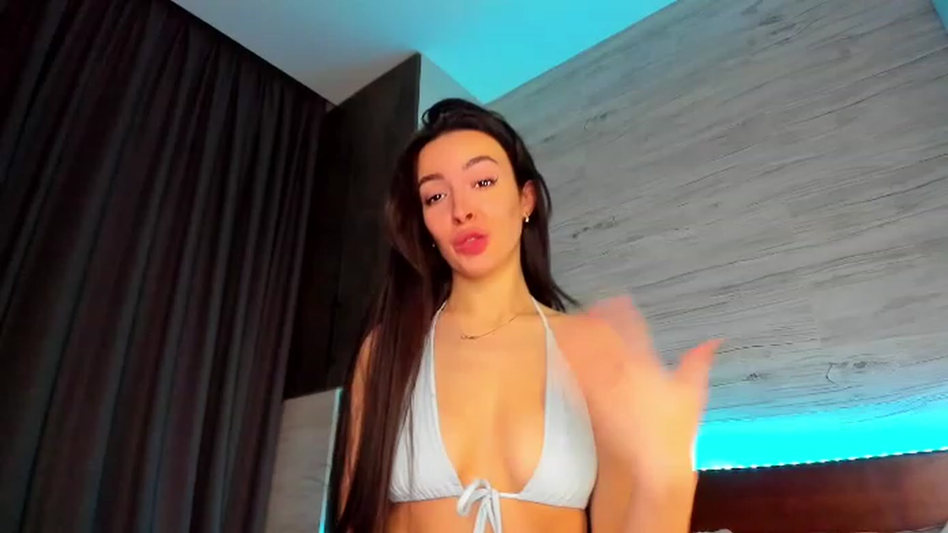 Gallery image thumbnail from Brunnett_Cute's myfreecams stream on, 11/03/2023, 17:02 image 12 of 20