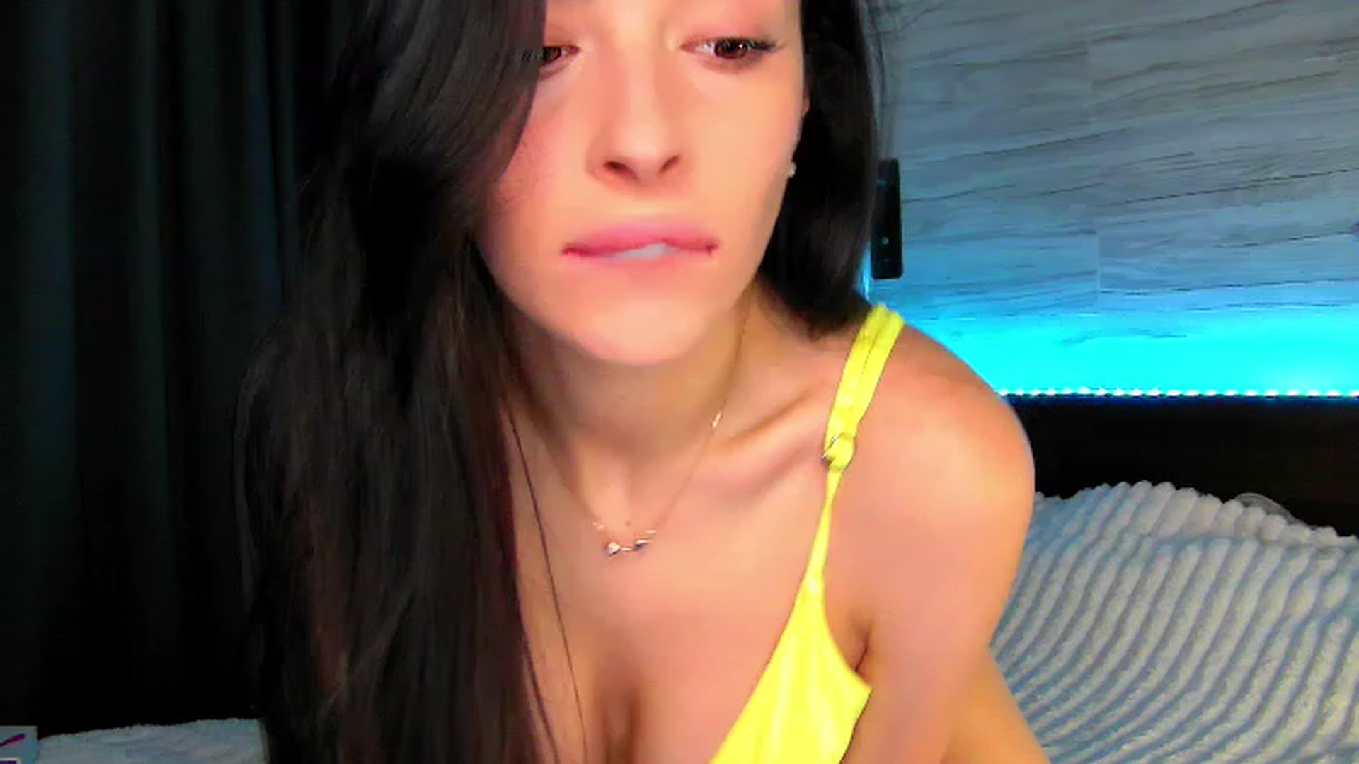 Gallery image thumbnail from Brunnett_Cute's myfreecams stream on, 11/09/2023, 14:18 image 17 of 20