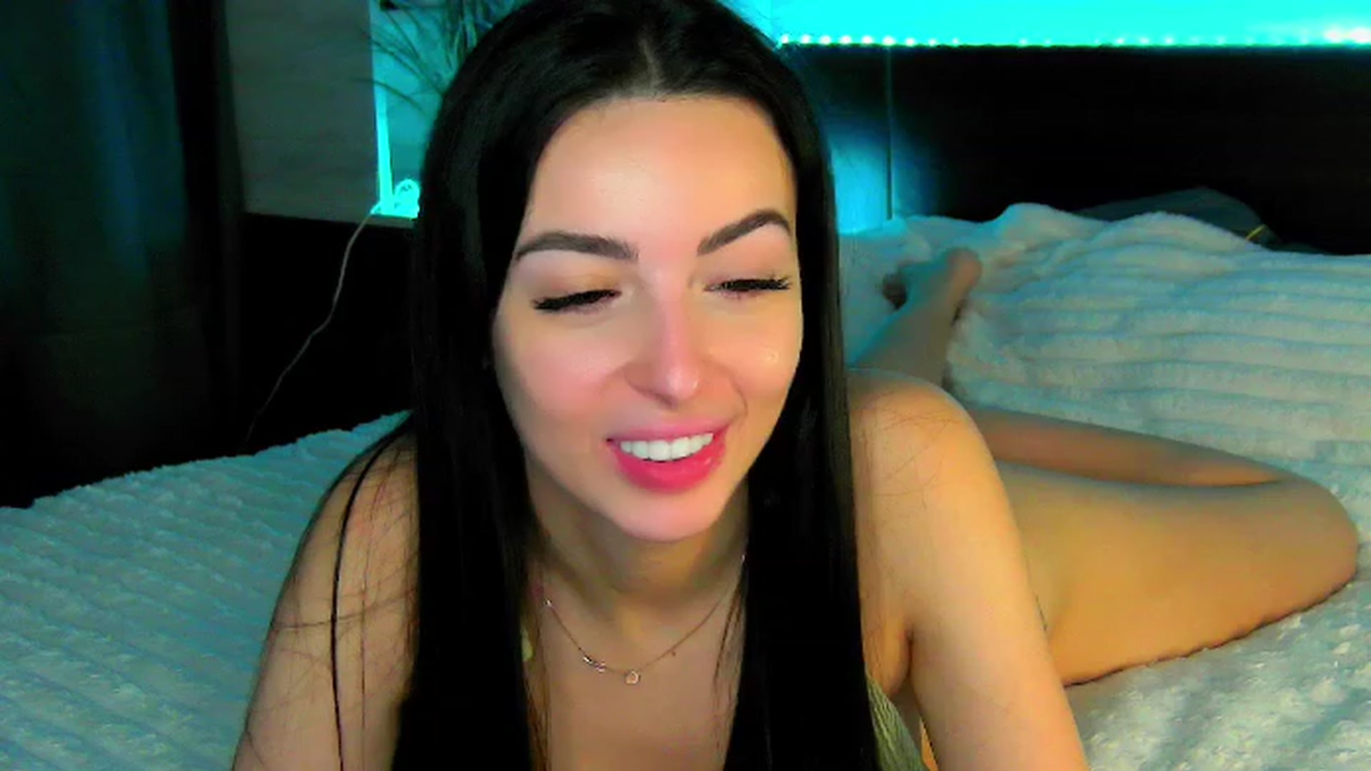 Gallery image thumbnail from Brunnett_Cute's myfreecams stream on, 11/21/2023, 16:09 image 18 of 20