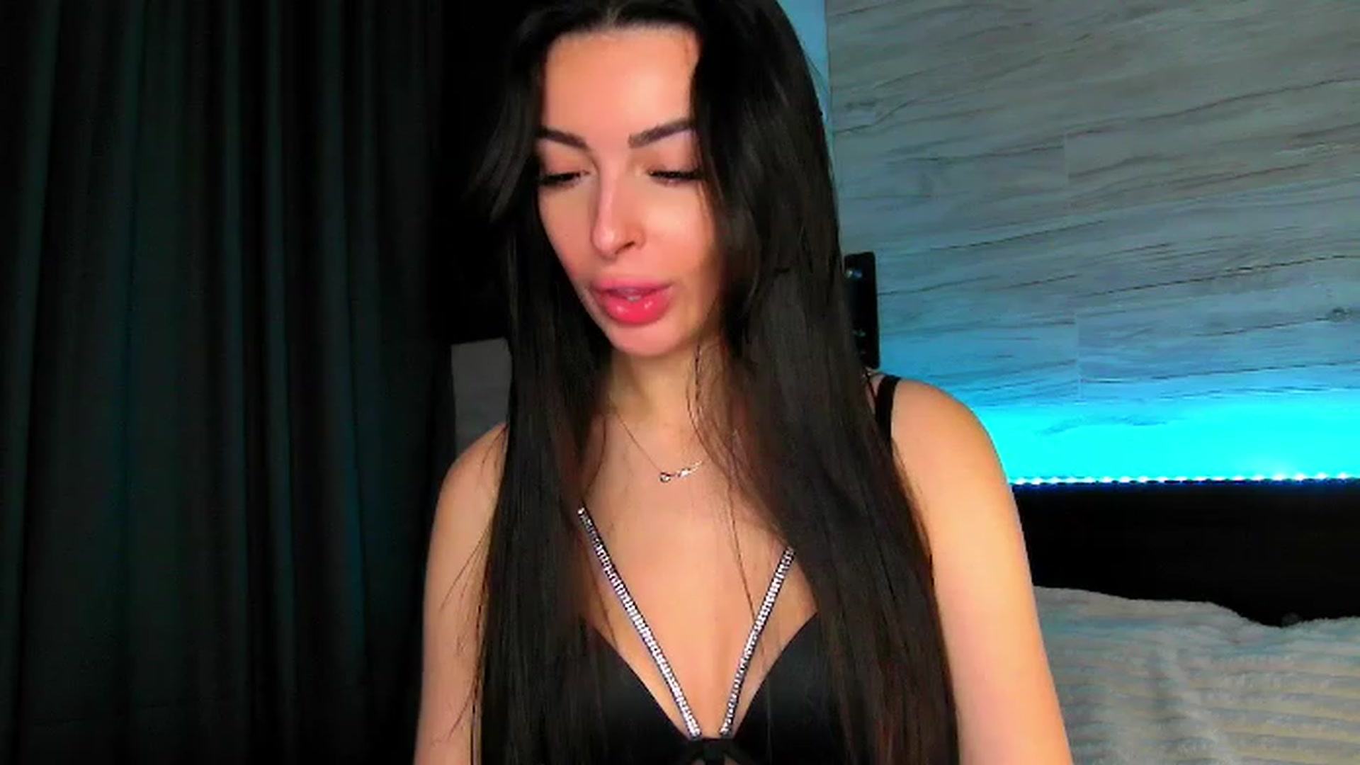Gallery image thumbnail from Brunnett_Cute's myfreecams stream on, 11/23/2023, 15:15 image 16 of 20