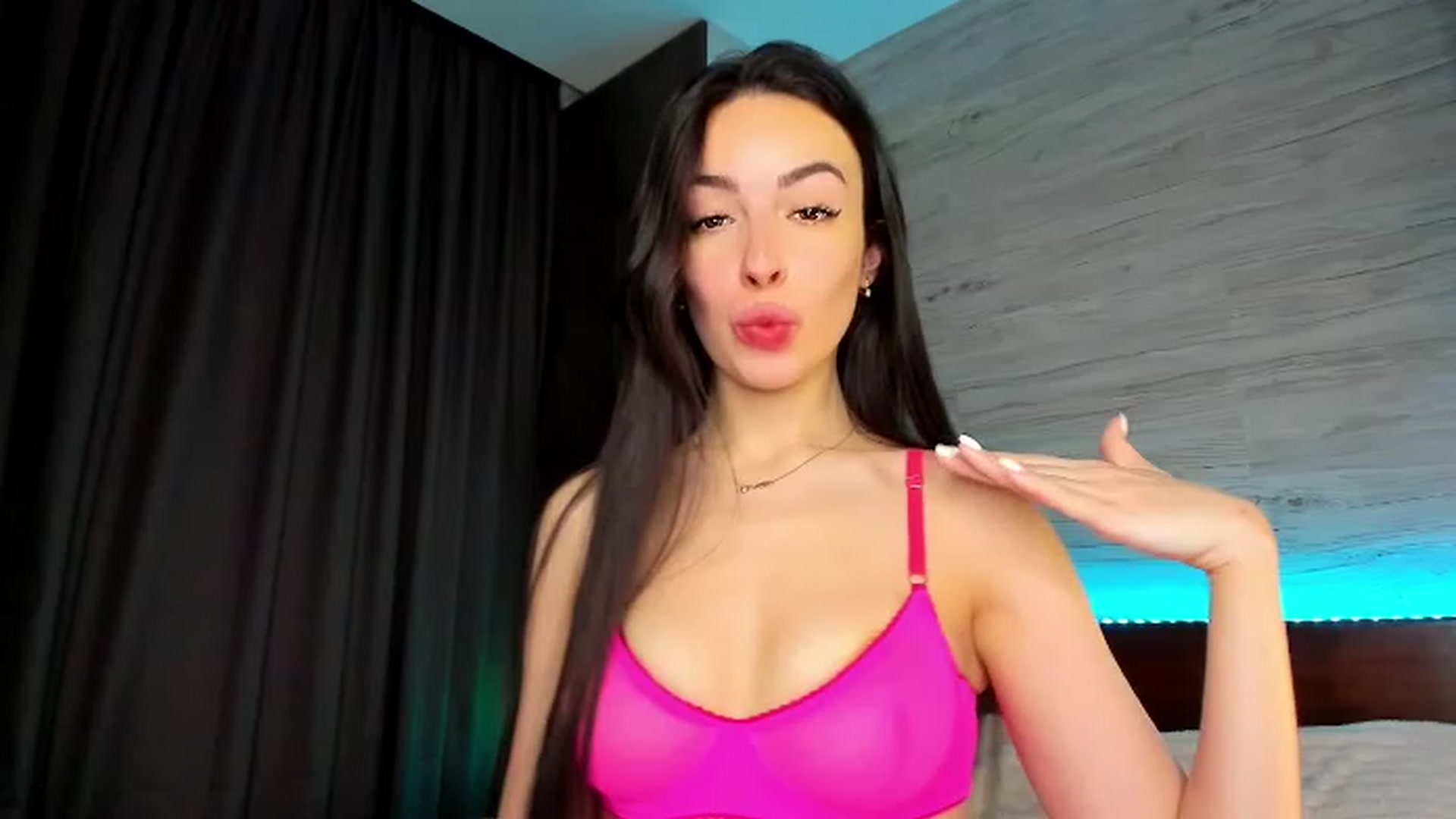 Gallery image thumbnail from Brunnett_Cute's myfreecams stream on, 11/30/2023, 14:34 image 11 of 20