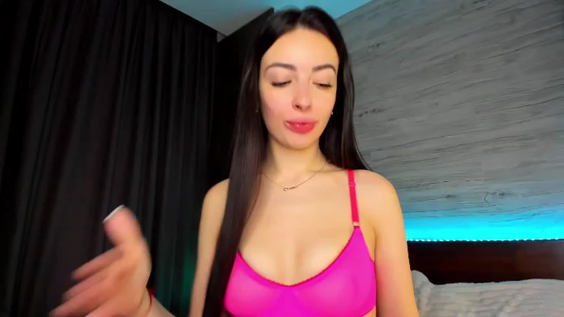 Gallery image thumbnail from Brunnett_Cute's myfreecams stream on, 11/30/2023, 14:34 image 12 of 20