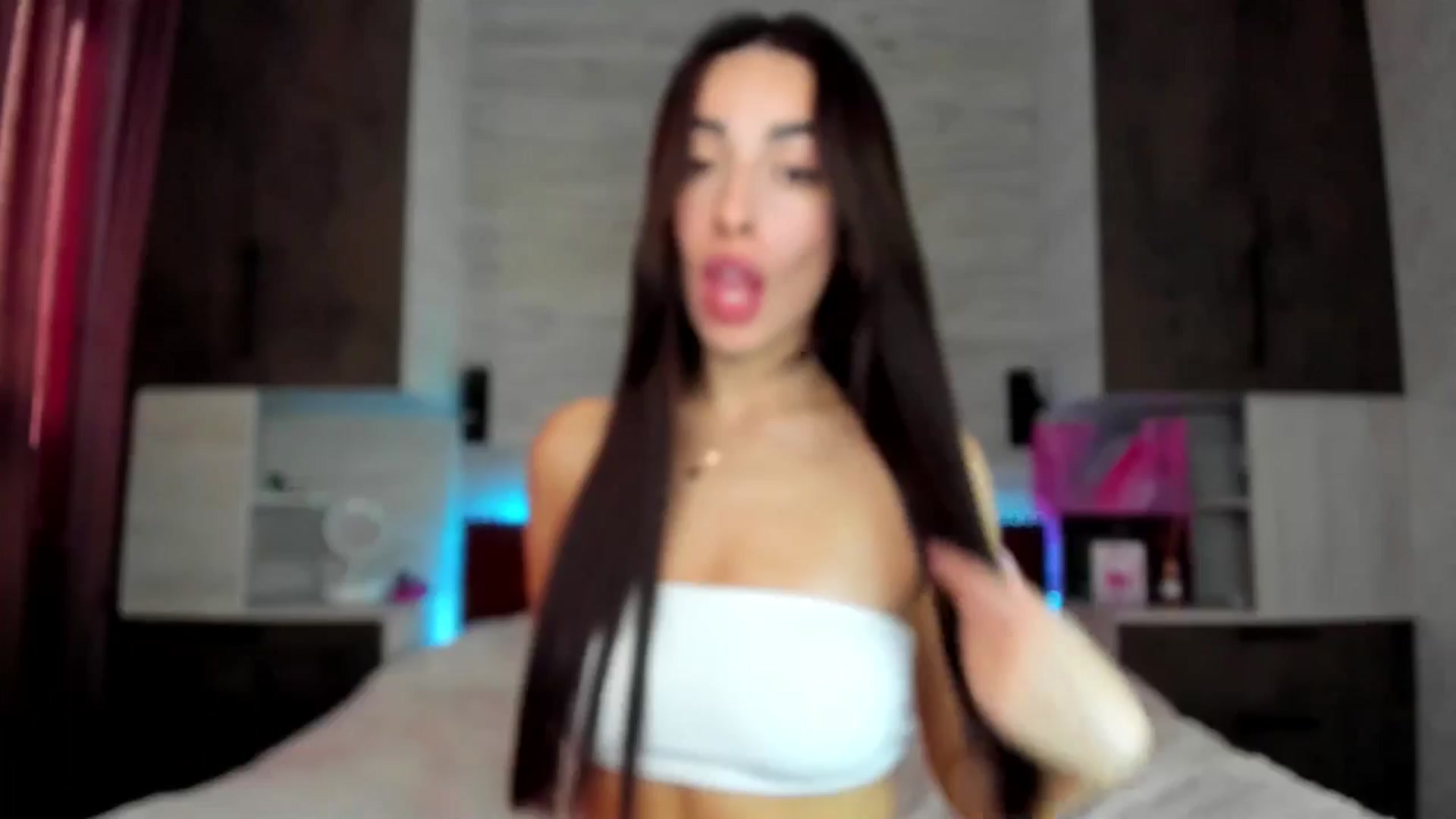Gallery image thumbnail from Brunnett_Cute's myfreecams stream on, 04/04/2025, 14:26 image 7 of 20