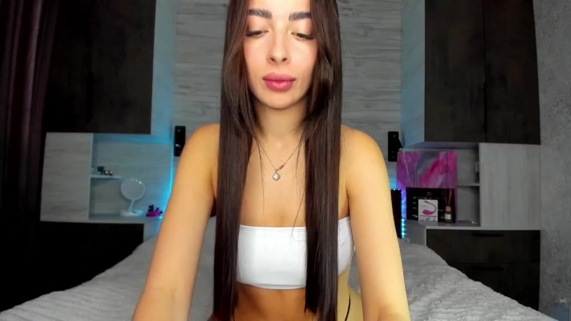 Gallery image thumbnail from Brunnett_Cute's myfreecams stream on, 04/04/2025, 14:26 image 14 of 20