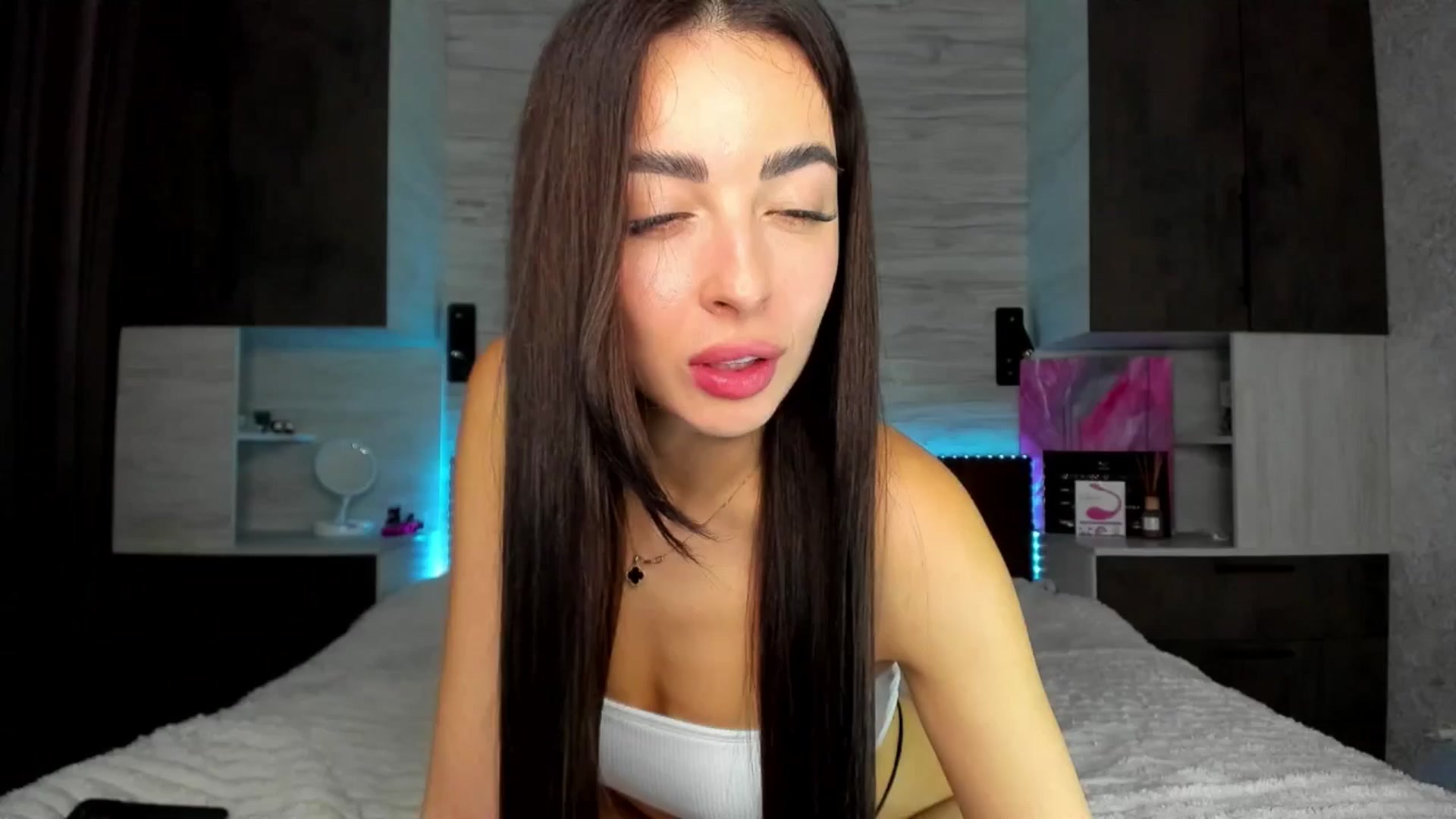 Gallery image thumbnail from Brunnett_Cute's myfreecams stream on, 04/04/2025, 16:21 image 18 of 20