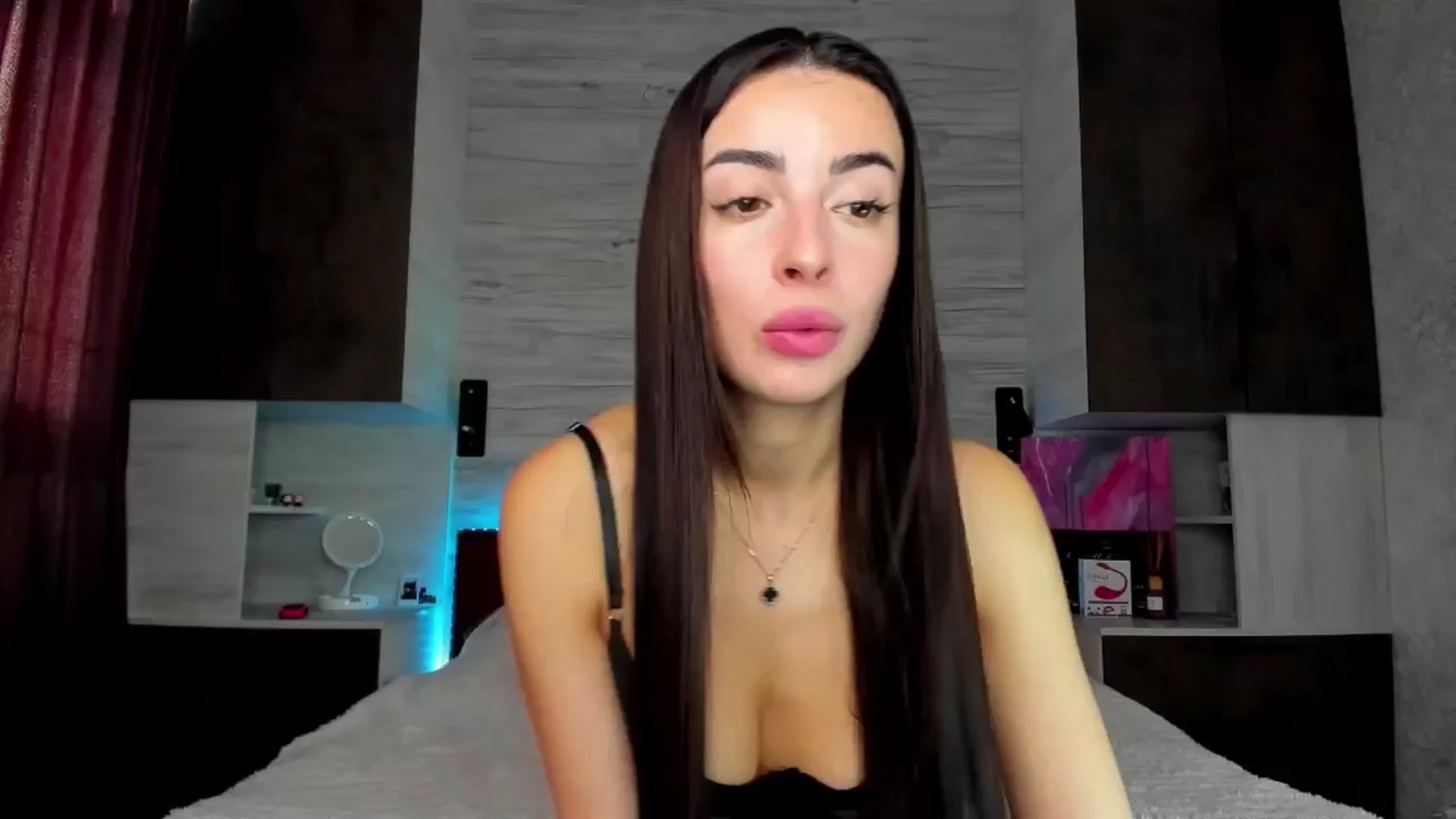 Gallery image thumbnail from Brunnett_Cute's myfreecams stream on, 04/14/2025, 13:50 image 17 of 20