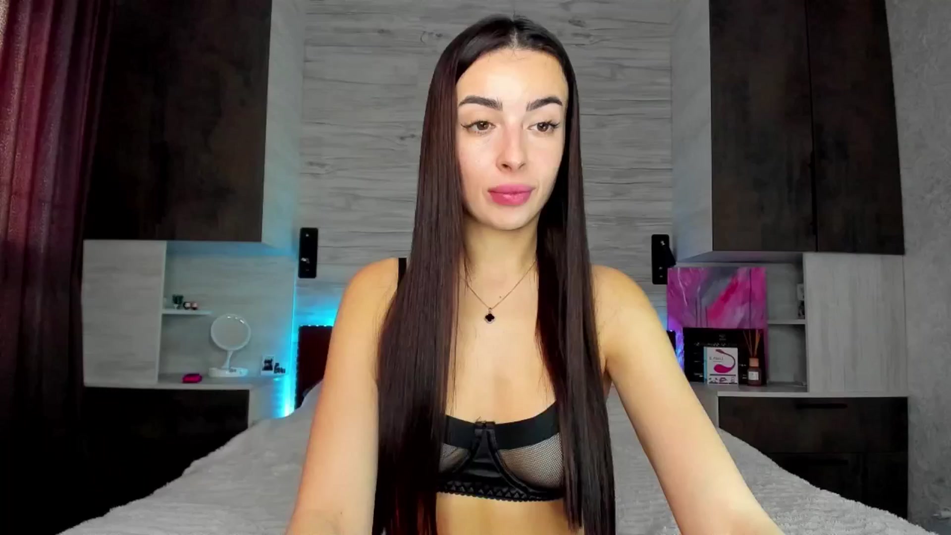 Gallery image thumbnail from Brunnett_Cute's myfreecams stream on, 04/14/2025, 13:50 image 1 of 20