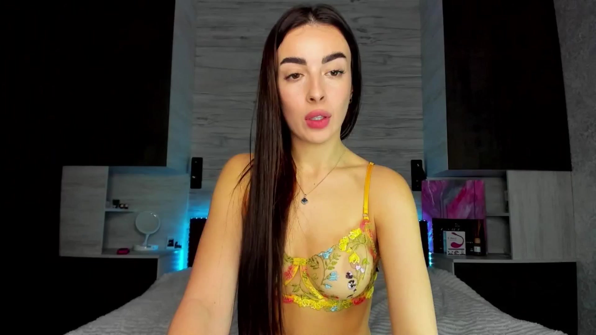 Gallery image thumbnail from Brunnett_Cute's myfreecams stream on, 04/15/2025, 16:29 image 17 of 20
