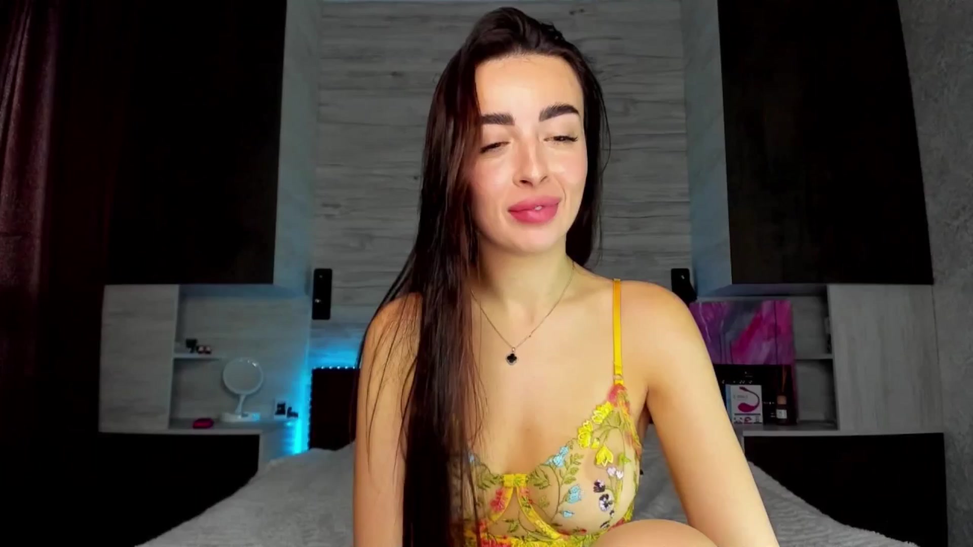 Gallery image thumbnail from Brunnett_Cute's myfreecams stream on, 04/15/2025, 16:29 image 10 of 20