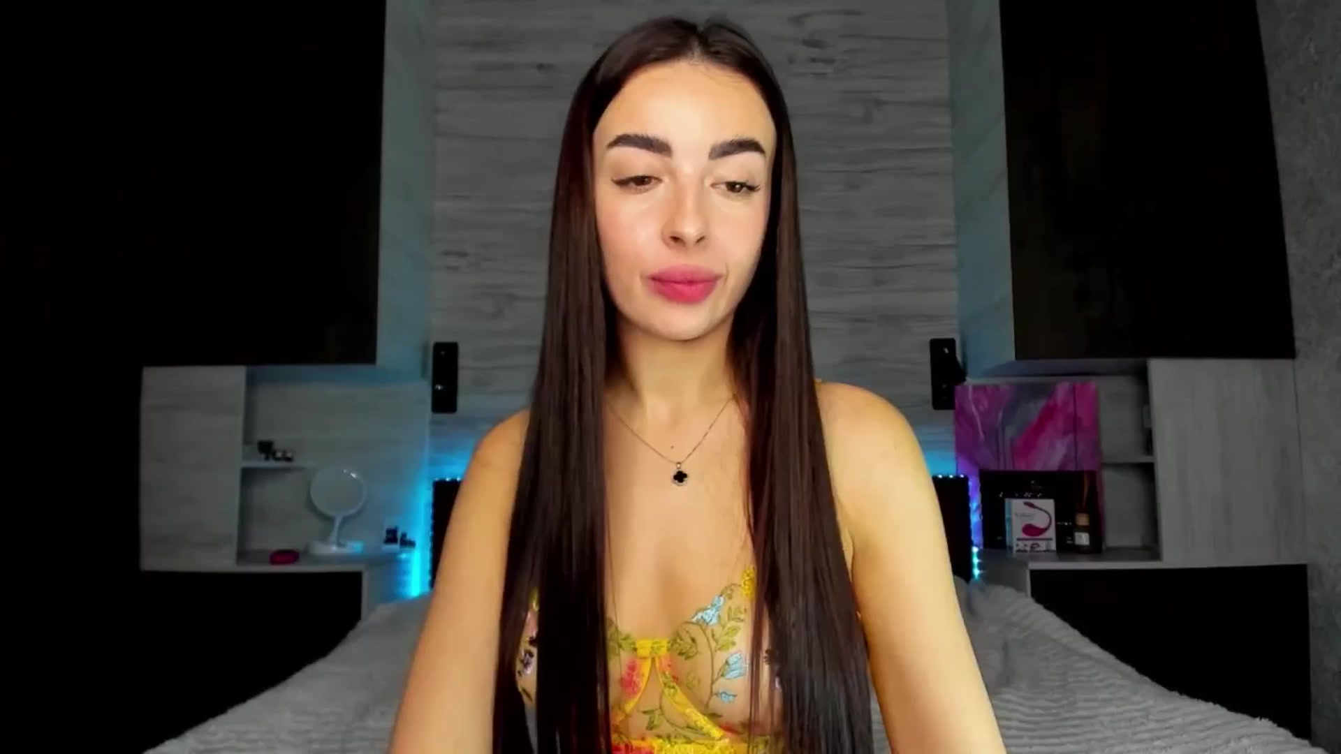 Gallery image thumbnail from Brunnett_Cute's myfreecams stream on, 04/15/2025, 16:29 image 16 of 20