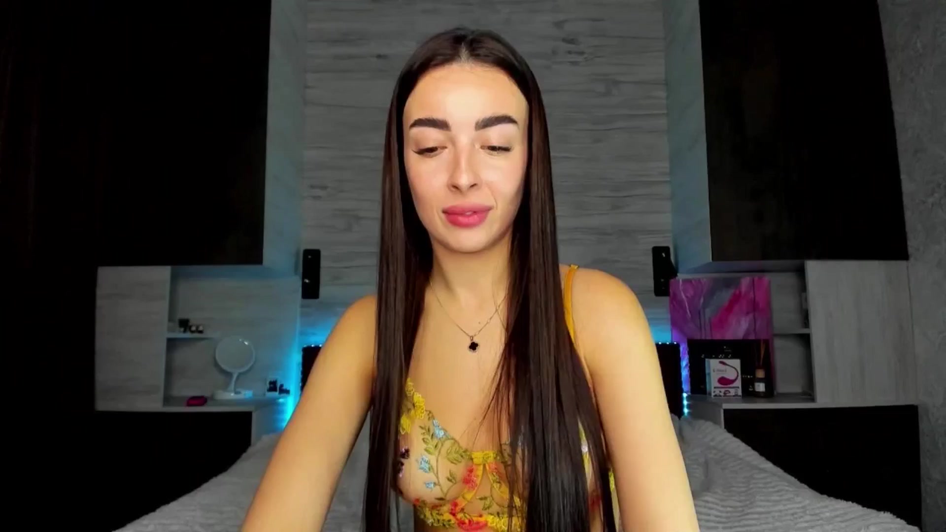 Gallery image thumbnail from Brunnett_Cute's myfreecams stream on, 04/15/2025, 16:29 image 15 of 20