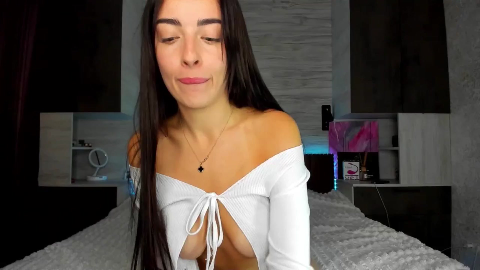 Gallery image thumbnail from Brunnett_Cute's myfreecams stream on, 05/12/2025, 12:48 image 16 of 20