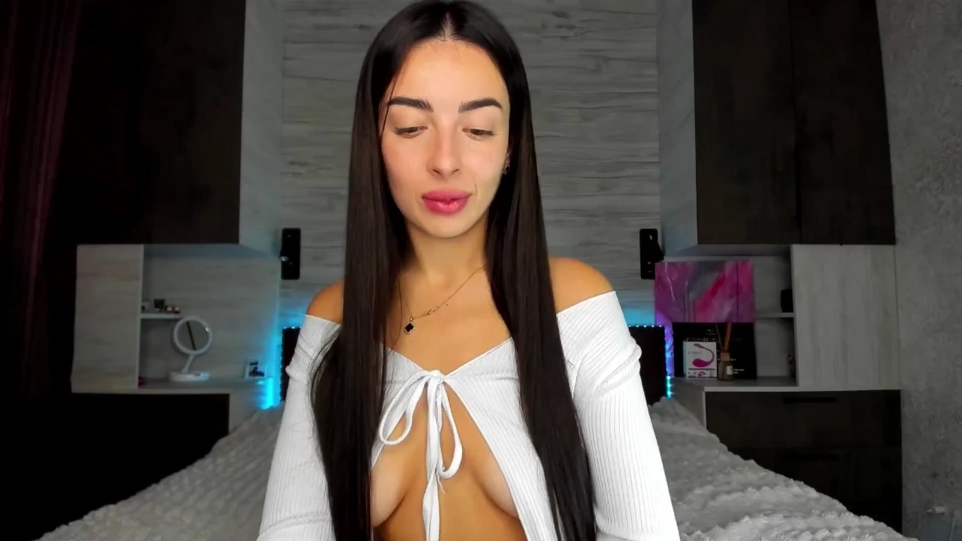 Gallery image thumbnail from Brunnett_Cute's myfreecams stream on, 05/12/2025, 12:48 image 5 of 20