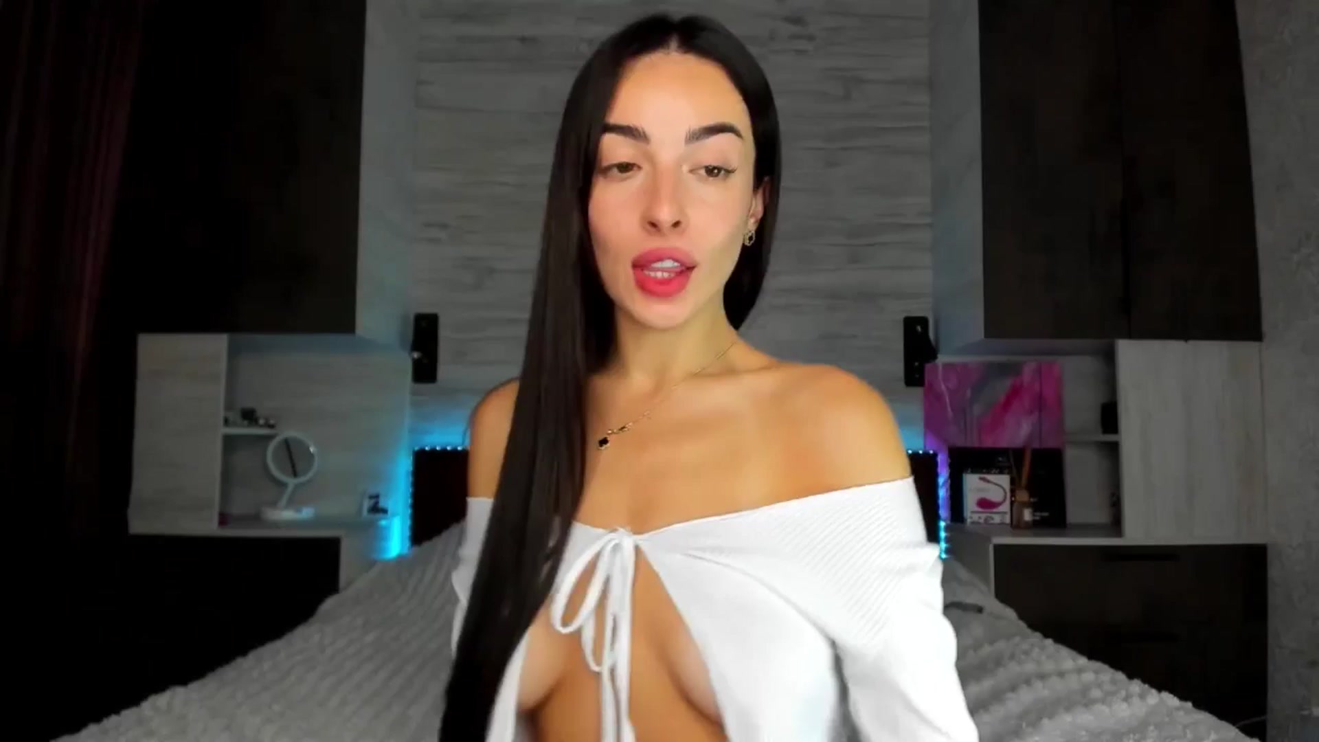 Gallery image thumbnail from Brunnett_Cute's myfreecams stream on, 05/12/2025, 14:21 image 16 of 20