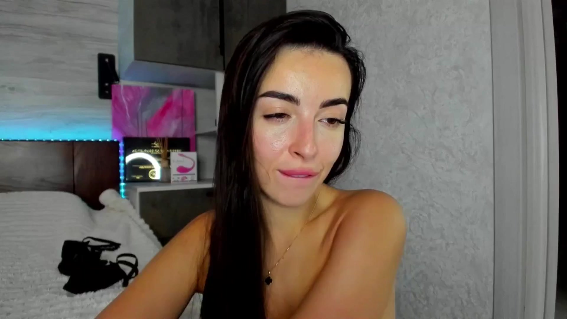 Gallery image thumbnail from Brunnett_Cute's myfreecams stream on, 05/21/2025, 15:03 image 12 of 20