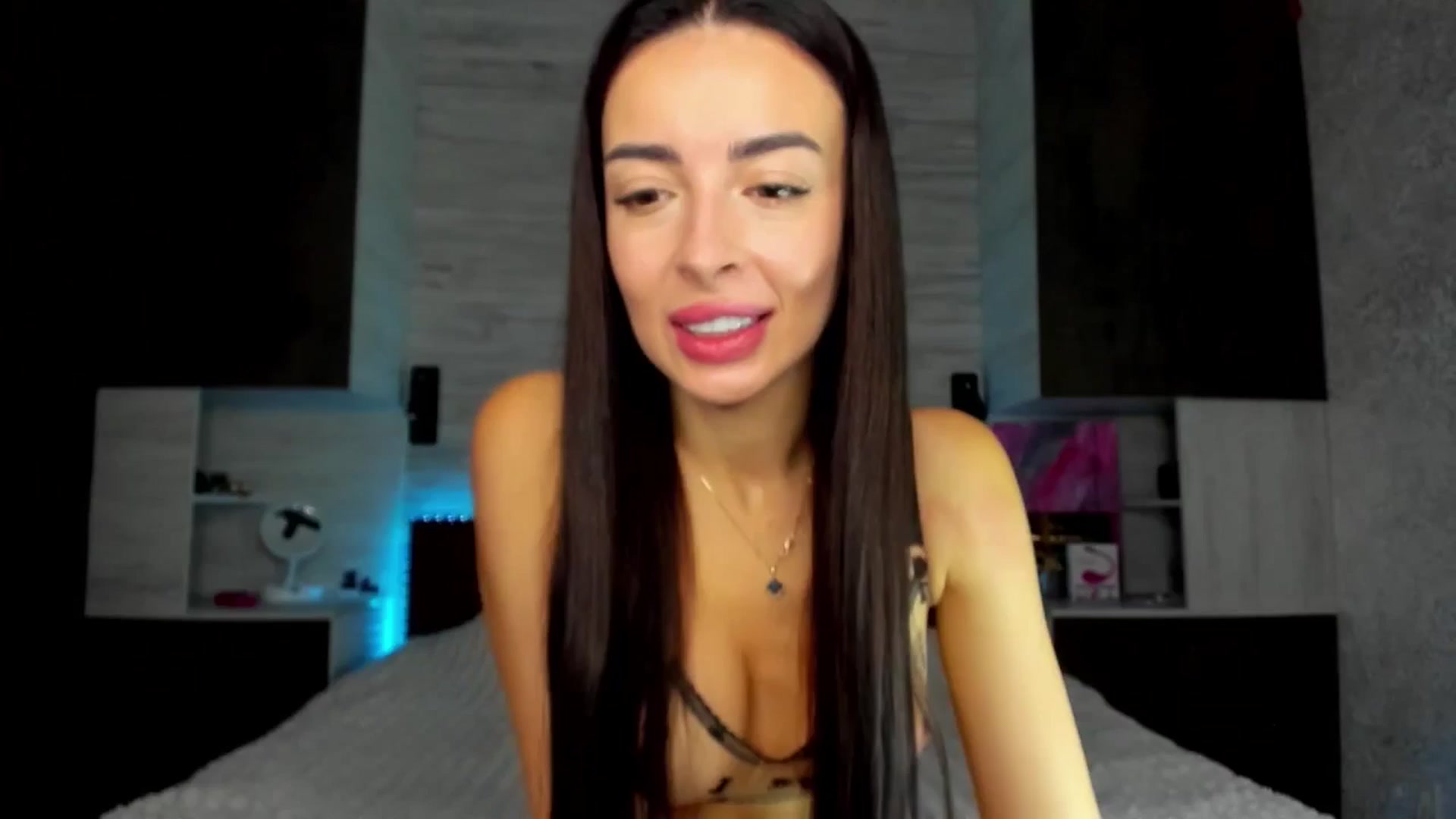 Gallery image thumbnail from Brunnett_Cute's myfreecams stream on, 05/26/2025, 14:45 image 4 of 20
