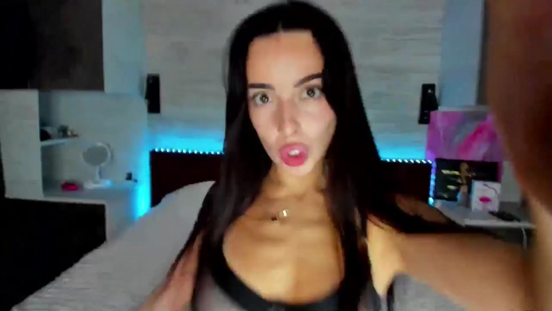 Gallery image thumbnail from Brunnett_Cute's myfreecams stream on, 05/27/2025, 14:45 image 15 of 20