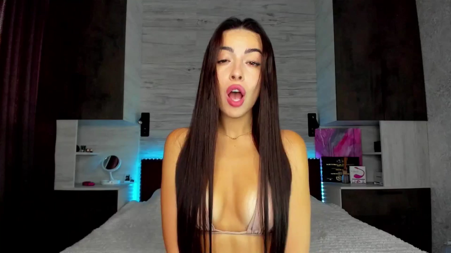 Gallery image thumbnail from Brunnett_Cute's myfreecams stream on, 06/17/2025, 12:55 image 10 of 20