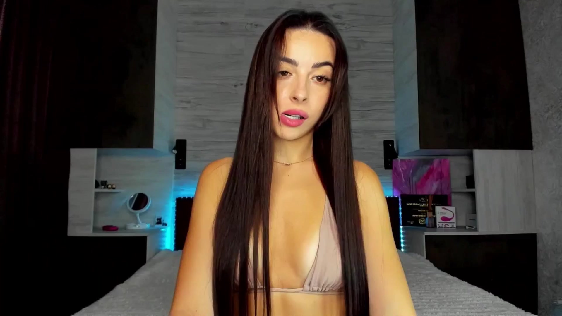 Gallery image thumbnail from Brunnett_Cute's myfreecams stream on, 06/17/2025, 12:55 image 8 of 20