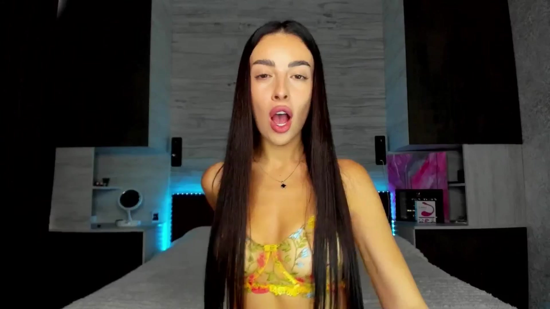 Gallery image thumbnail from Brunnett_Cute's myfreecams stream on, 07/30/2025, 12:41 image 4 of 20