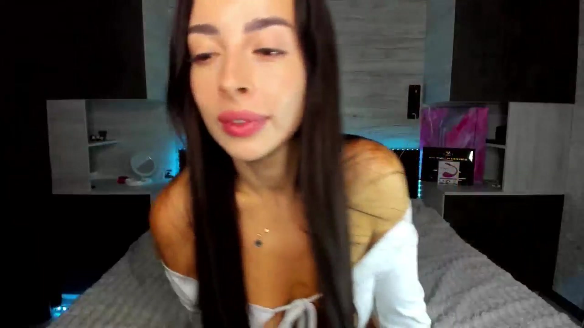 Gallery image thumbnail from Brunnett_Cute's myfreecams stream on, 08/08/2025, 16:59 image 16 of 20