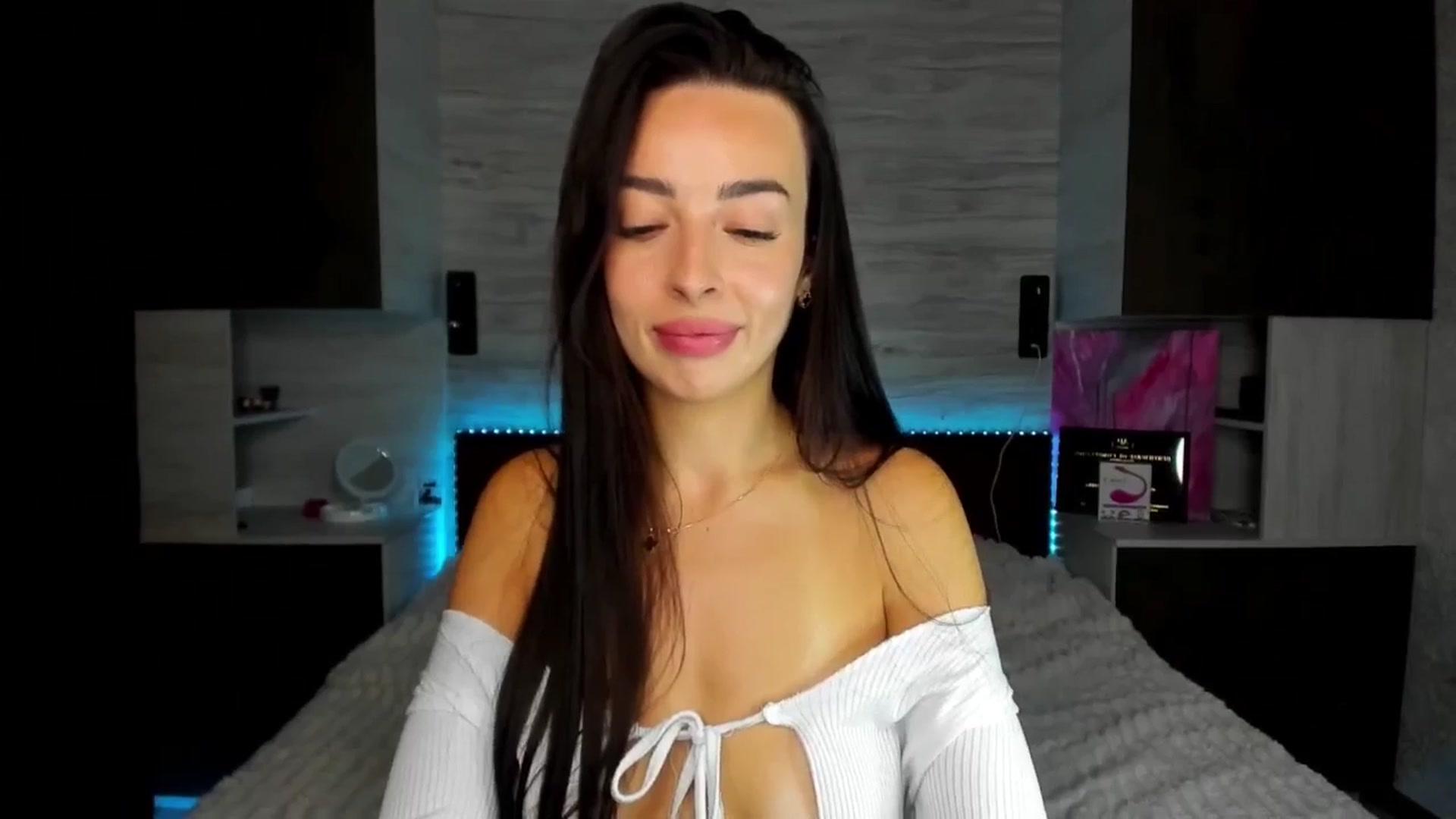 Gallery image thumbnail from Brunnett_Cute's myfreecams stream on, 08/08/2025, 16:59 image 7 of 20