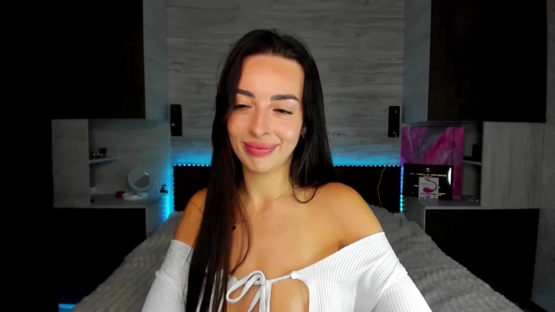 Gallery image thumbnail from Brunnett_Cute's myfreecams stream on, 08/08/2025, 16:59 image 11 of 20