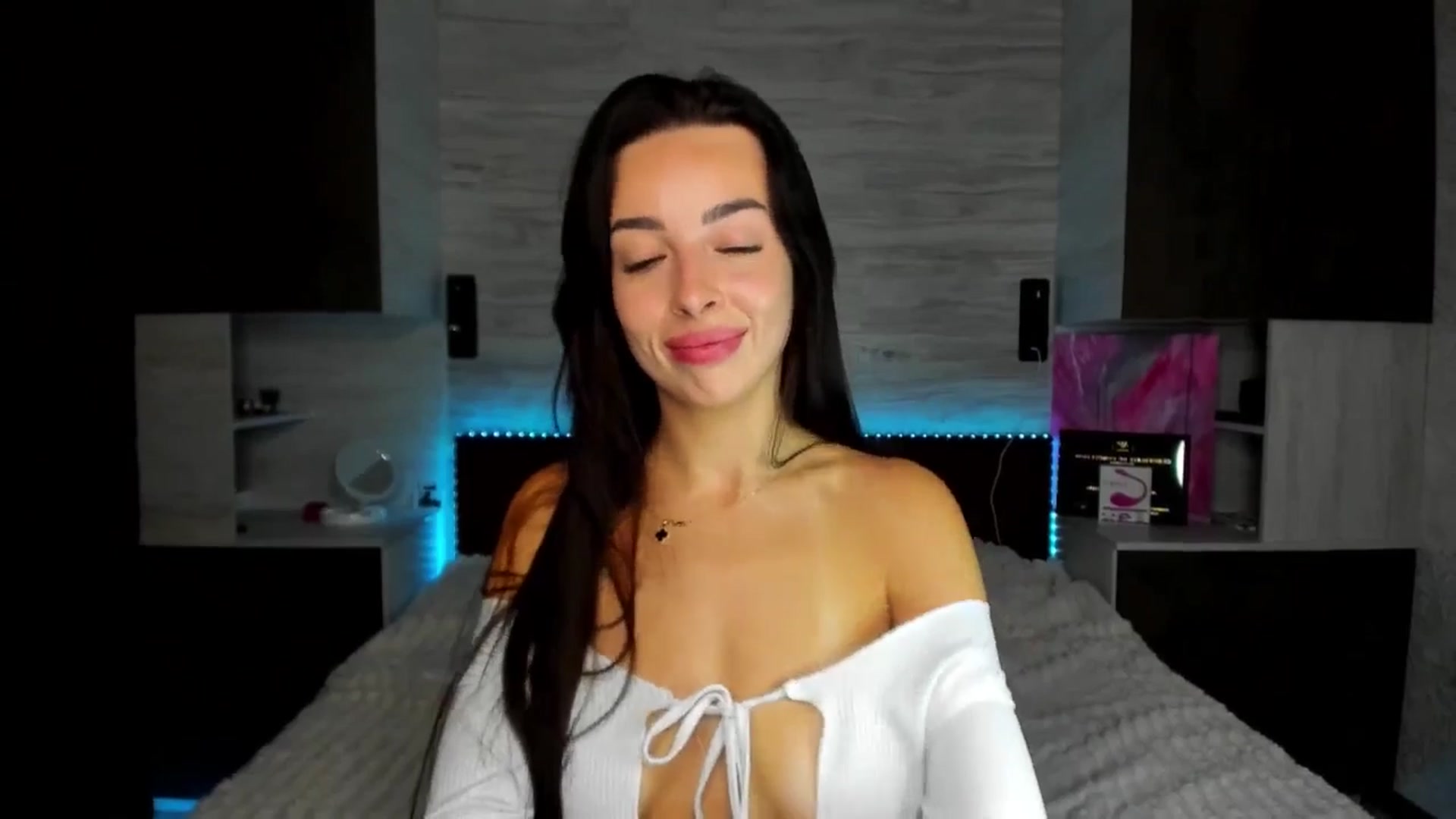 Gallery image thumbnail from Brunnett_Cute's myfreecams stream on, 08/08/2025, 16:59 image 9 of 20