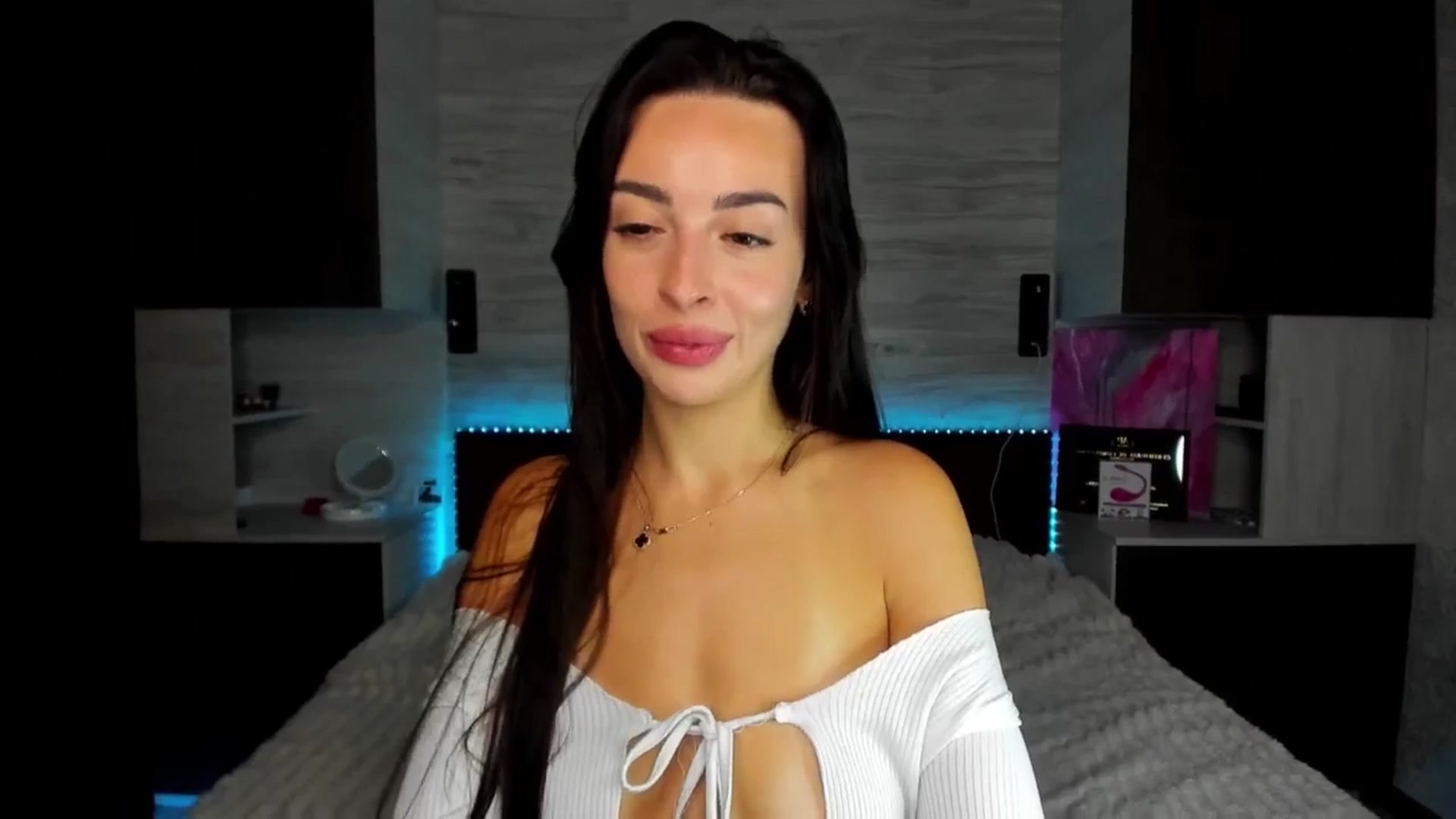 Gallery image thumbnail from Brunnett_Cute's myfreecams stream on, 08/08/2025, 16:59 image 8 of 20