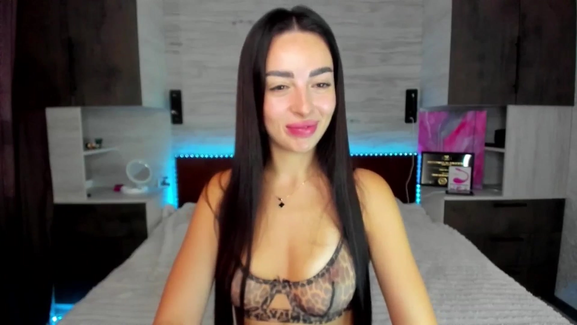 Gallery image thumbnail from Brunnett_Cute's myfreecams stream on, 08/11/2025, 15:21 image 2 of 20