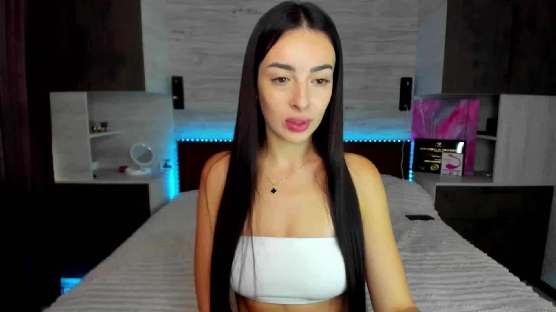 Gallery image thumbnail from Brunnett_Cute's myfreecams stream on, 08/13/2025, 12:41 image 2 of 20