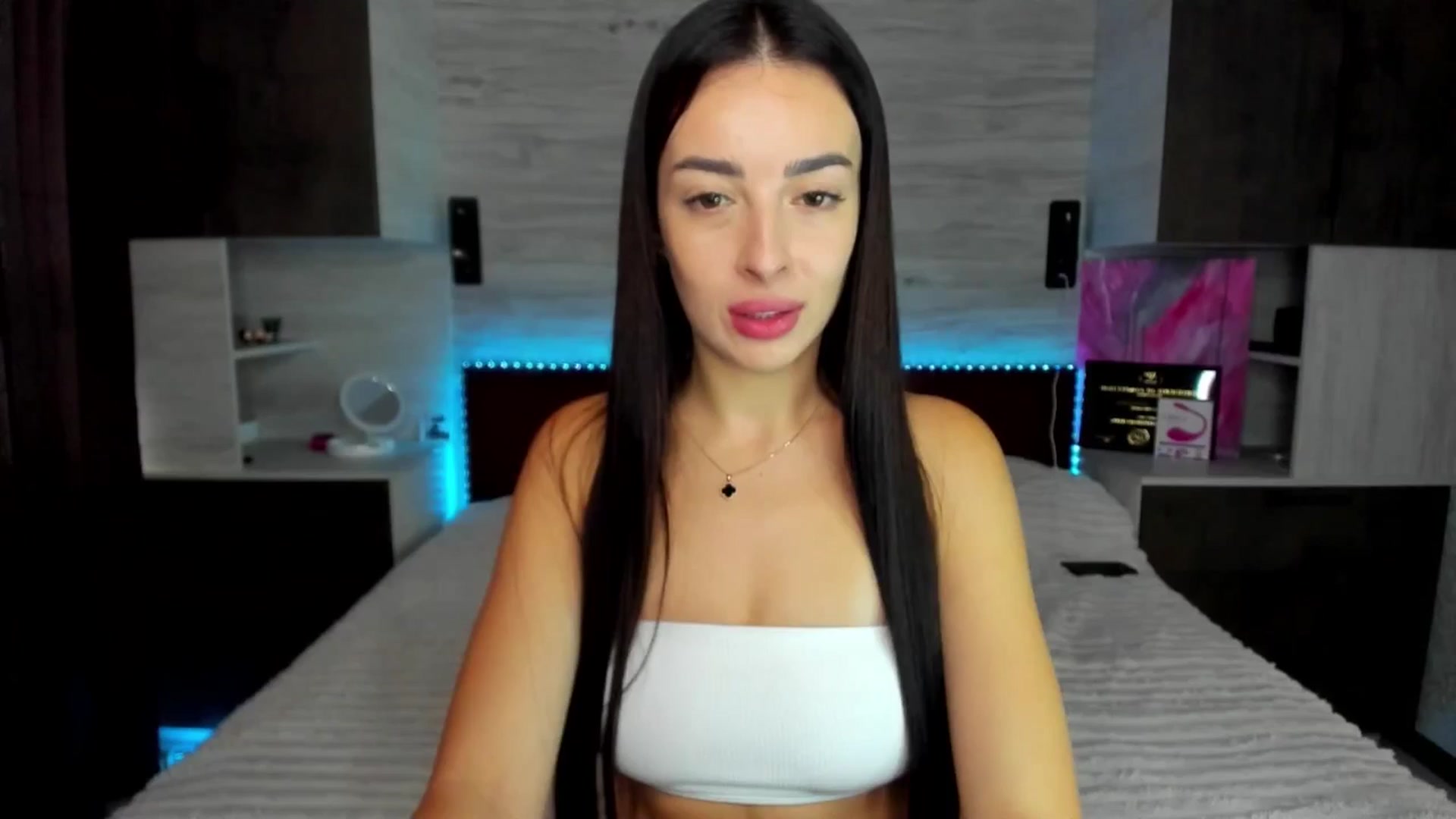 Gallery image thumbnail from Brunnett_Cute's myfreecams stream on, 08/13/2025, 12:41 image 1 of 20