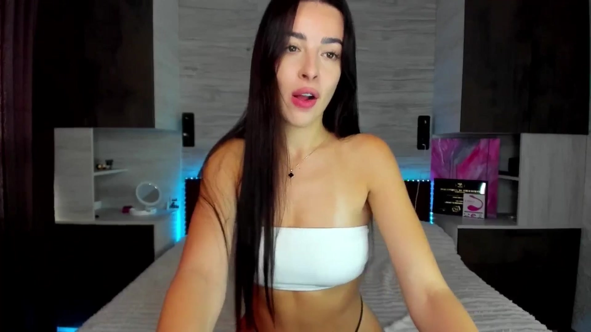 Gallery image thumbnail from Brunnett_Cute's myfreecams stream on, 08/13/2025, 12:41 image 20 of 20