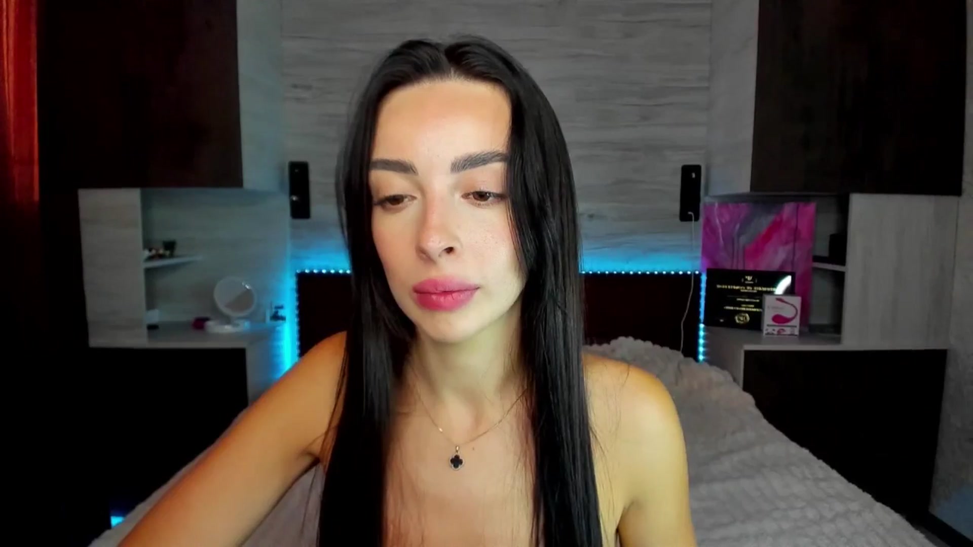 Gallery image thumbnail from Brunnett_Cute's myfreecams stream on, 08/18/2025, 16:33 image 15 of 20