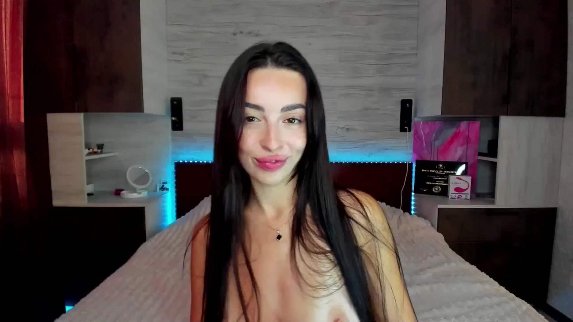 Gallery image thumbnail from Brunnett_Cute's myfreecams stream on, 08/18/2025, 16:33 image 7 of 20