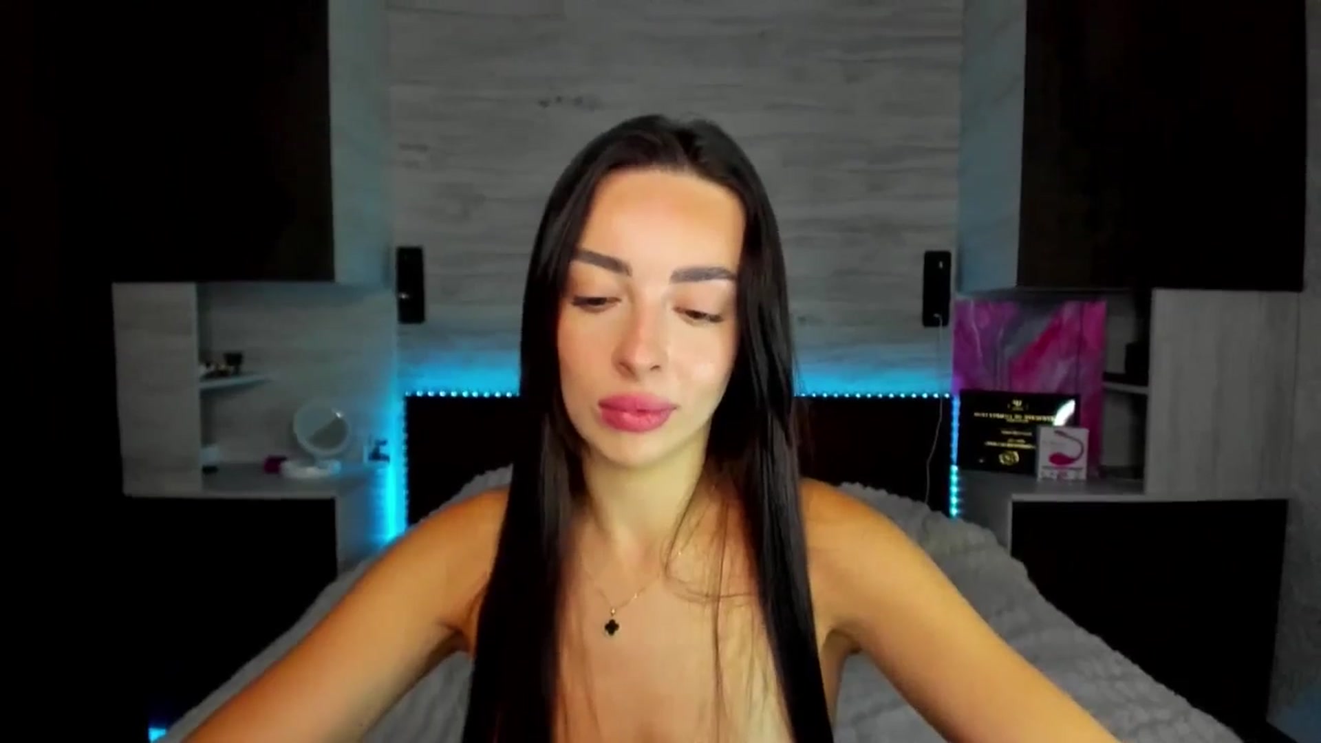 Gallery image thumbnail from Brunnett_Cute's myfreecams stream on, 08/18/2025, 16:33 image 20 of 20