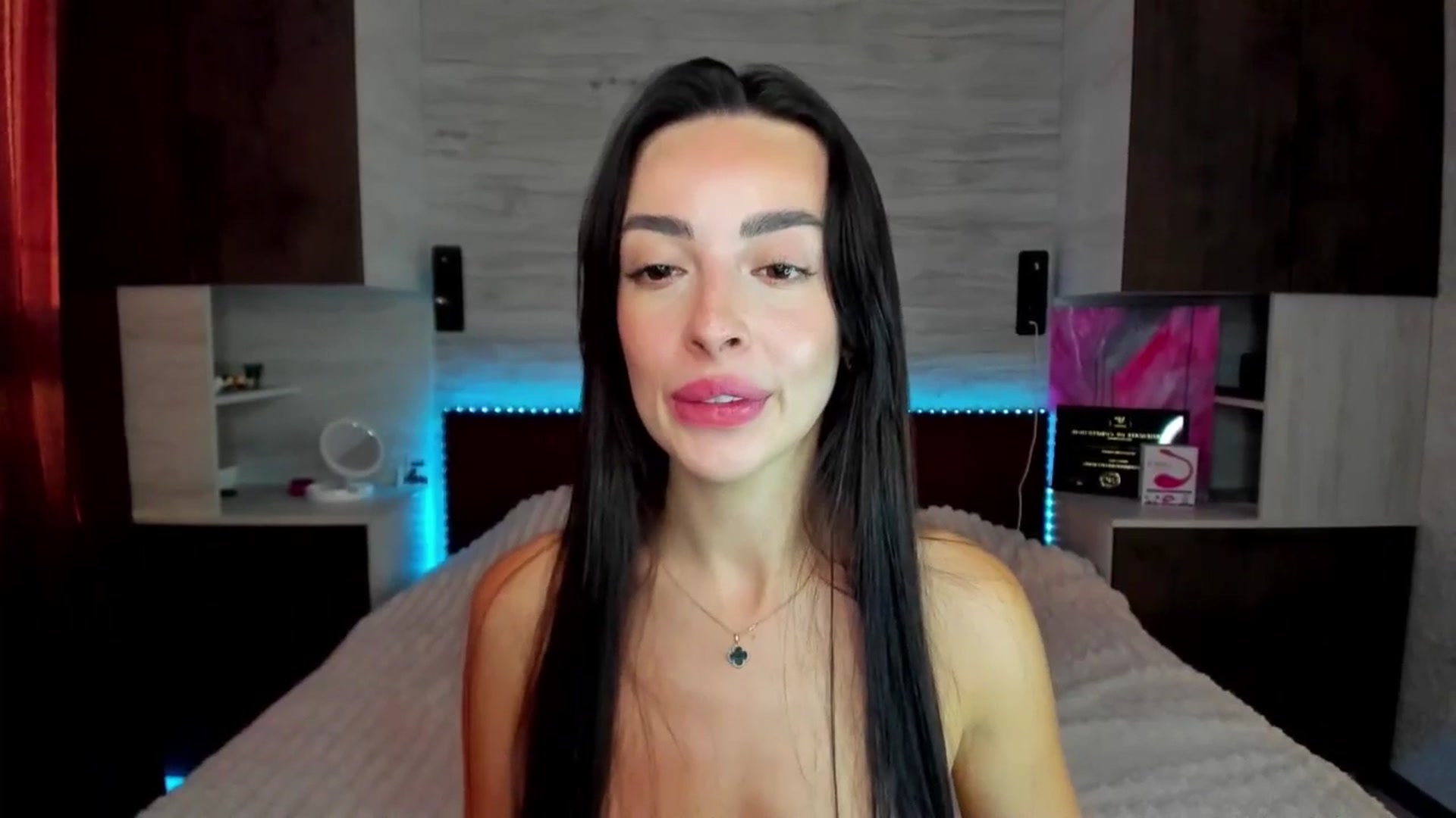 Gallery image thumbnail from Brunnett_Cute's myfreecams stream on, 08/18/2025, 16:33 image 11 of 20