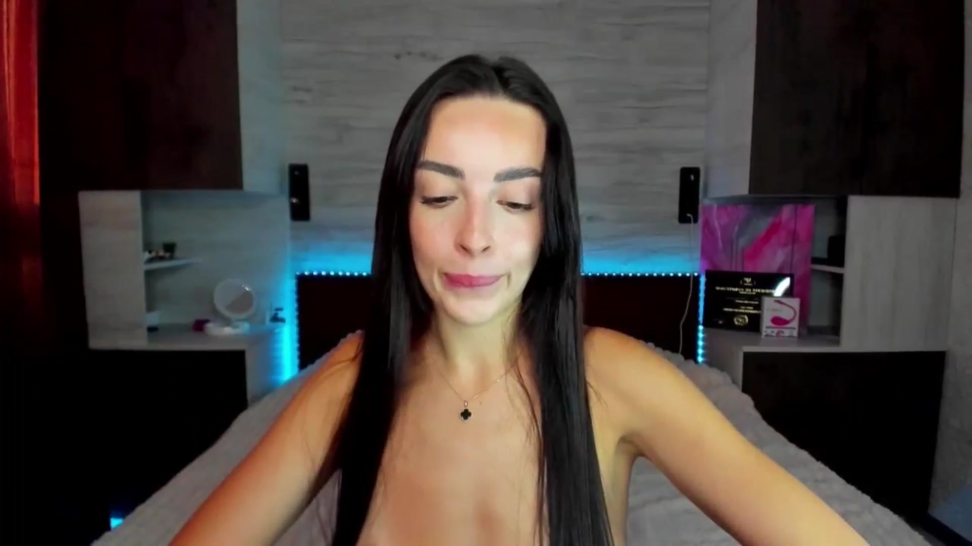 Gallery image thumbnail from Brunnett_Cute's myfreecams stream on, 08/18/2025, 16:33 image 14 of 20