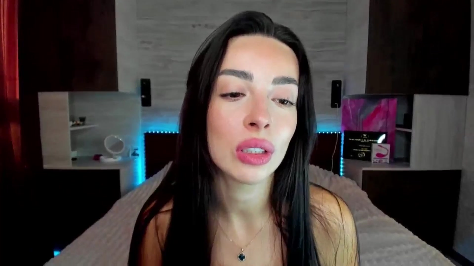 Gallery image thumbnail from Brunnett_Cute's myfreecams stream on, 08/18/2025, 16:33 image 10 of 20